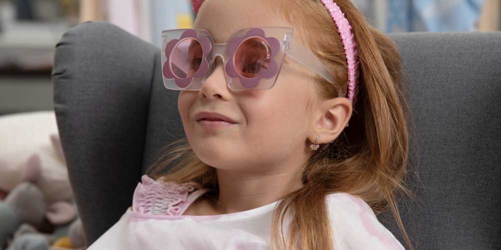 Oryginalne okulary przeciwsłoneczne dla dziewczynki w kształcie różowego kwiatka, masywna oprawa